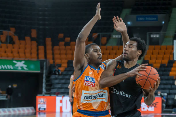 自世界各地 自世界各地